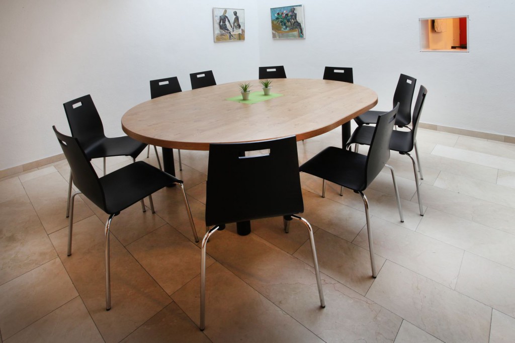 Meeting, Besprechungsraum, Hochschulmensa Möblierung Für kleine Runden: der ovale Tisch, Hochschulmensa Möblierung