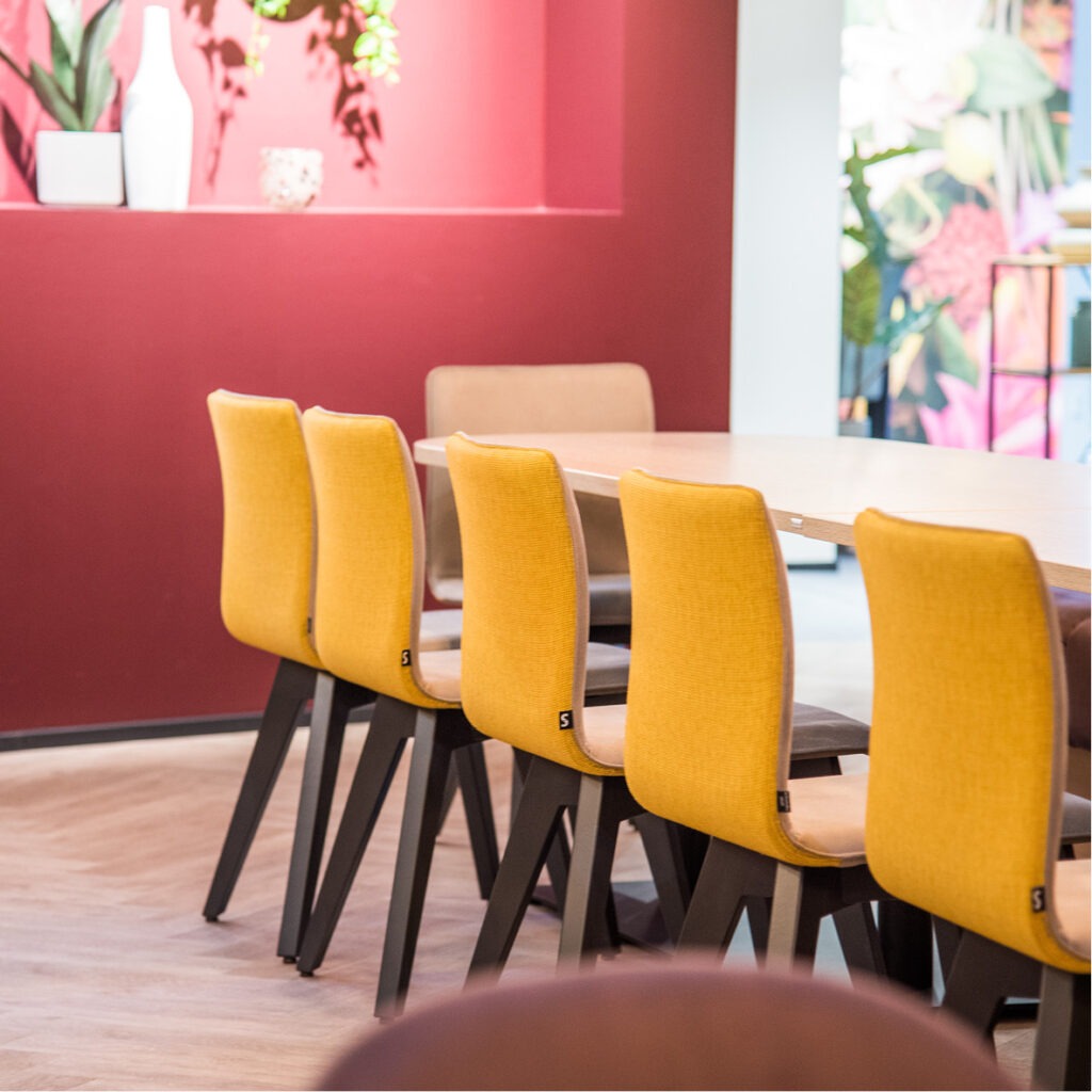 Stuhl Lotte Kundenrestaurant Turflon Schniedersitzt Möbel für gute Gäste