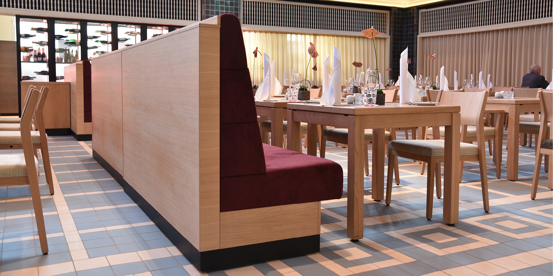 Gastronomiemöbel Barhocker Stühle Tische Bänke Terrassenmöbel