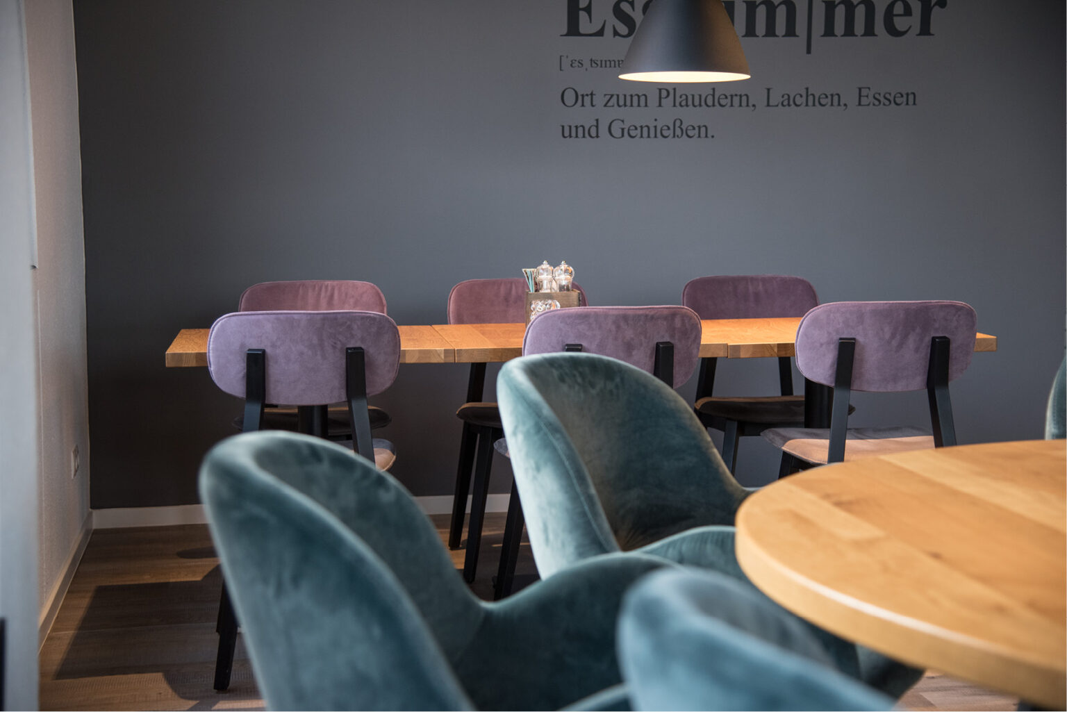 Mitarbeiterrestaurant Philipps Bissendorf Möbel Einrichtung Schniedersitzt
