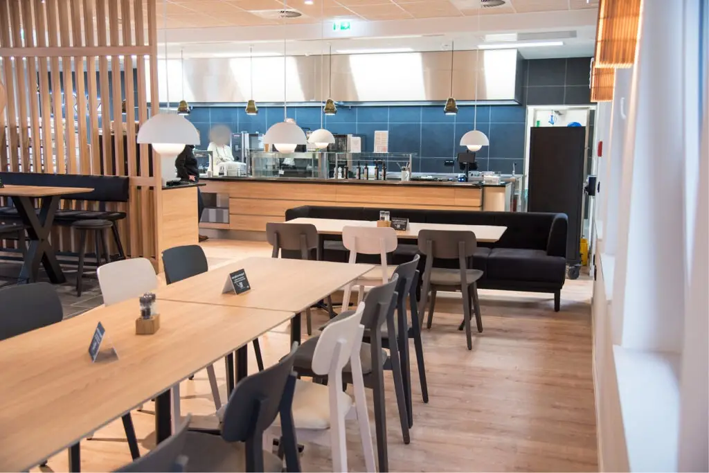 Mitarbeiterrestaurant HOMANN Feinkost Bad Essen Schniedersitzt Möbel für gute Gäste; Objekteinrichtung
