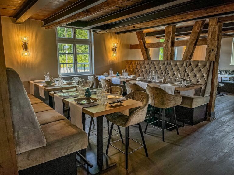 Restaurant-Einrichtung, Hochbänke mit Steppung und Thekenstühlen, Barhocker Jonna, Restaurant-Einrichtung, Hochbänke mit Steppung und Thekenstühlen, Barhocker Jonna,