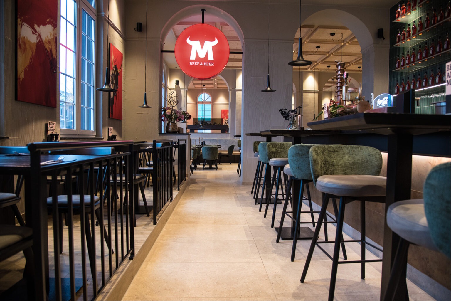 Restaurant-Einrichtung Maredo Dorsten, Barhocker, Polsterstühle Bela, Bänke, Holzstuhl Mika