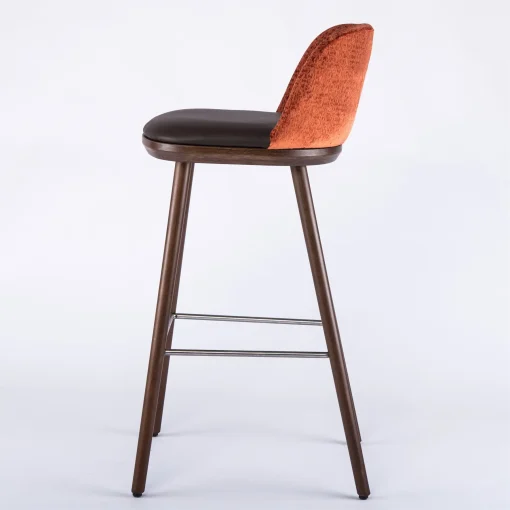 Produktfoto Hocker Mona 10348, Gestell dunkel, Sitzpolster braun, Rückenlehne orange, Schniedersitzt Möbel für gute Gäste