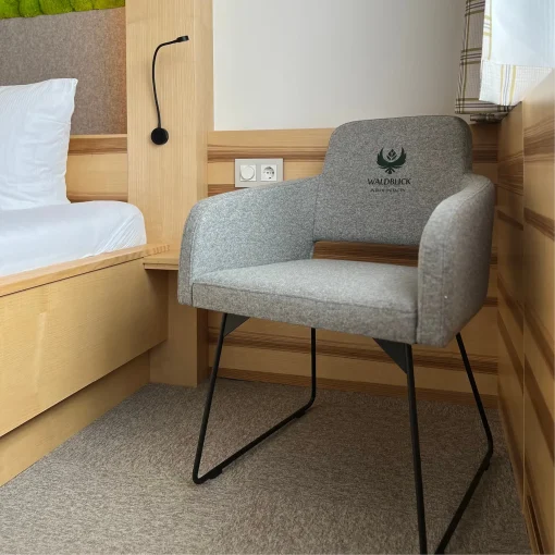 12520-4 Sessel Marvin Sonderanfertigung mit Stickung Schniedersitzt Möbel für gte Gäste Hotel Waldblick