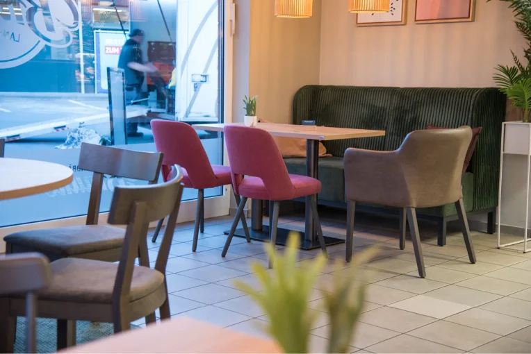 Bäckerei Landbäckerei Braune Café Einrichutng Schniedersitzt Möbel für gute Gäste