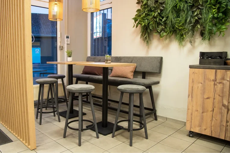 Bäckerei Landbäckerei Braune Café Einrichutng Schniedersitzt Möbel für gute Gäste