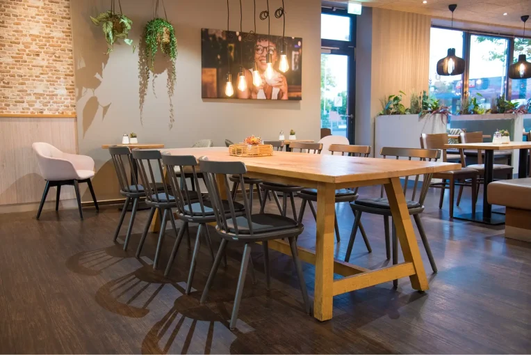 Einrichtung Bäckerei Café Geiping Refresh Dülmen Schniedersitzt Möbel für gute Gäste,  Sessel, Zweisitzer, Stühle, Tische Bänke