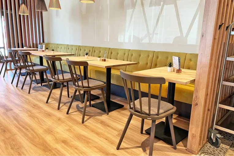 Einrichtung Möbel für die Bäckerei Café Filiale Hoefer in Boppard