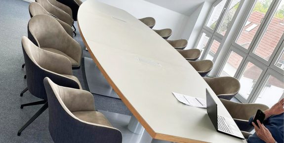 Büroeeinrichtung Besprechungsraum Meeting Point ENVIZERT Coesfeld Schniedersitzt Möbel