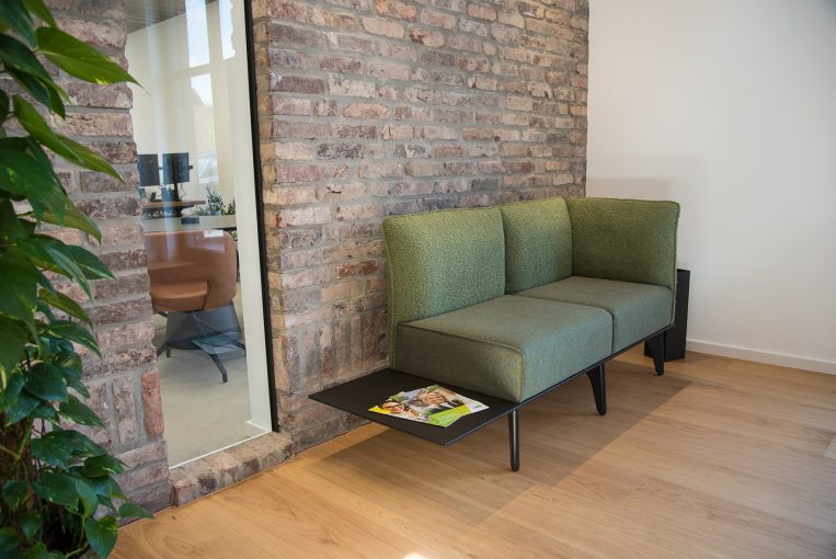 Eingangsbereich Sofa Leni, Foyer, Büroeinrichtung LVM Versicherungsagentur Nordmann Dülmen Schniedersitzt Möbel für gute Gäste