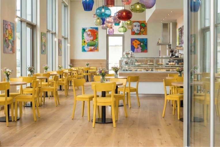 Café Einrichtung Stuhl Frankfurter Schniedersitzt4