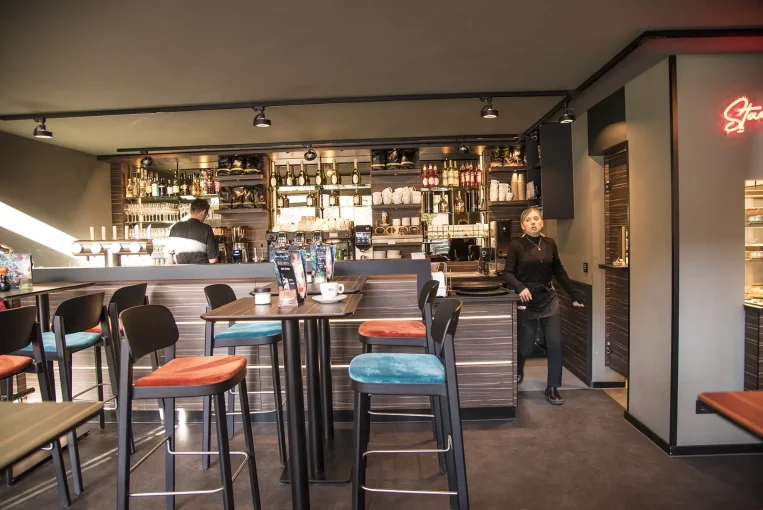 Stadt Café Münster Gastronomie Café-Einrichtung Schniedersitzt Möbel für gute Gäste