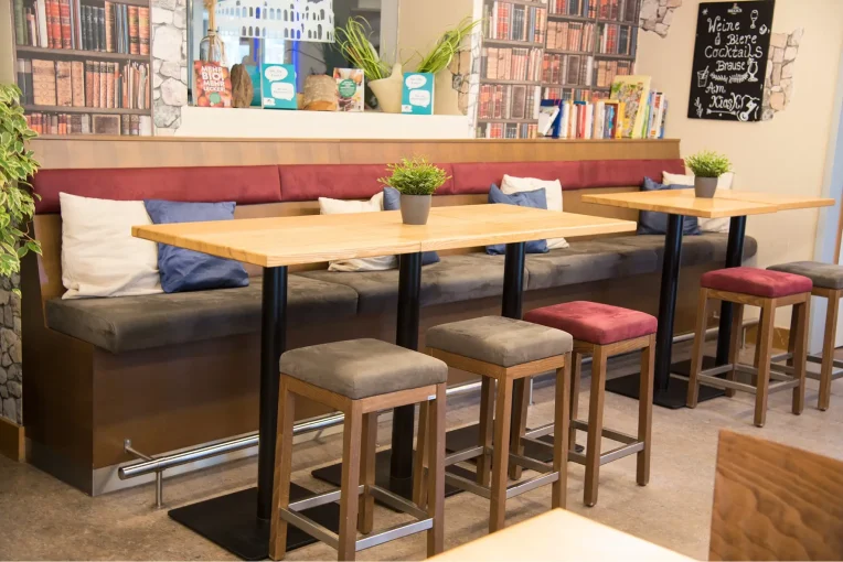 Foto von der Einrichtung Bistro Jugendherberge Haltern am See, Hocker Oskar, Hochbank, Stehtisch