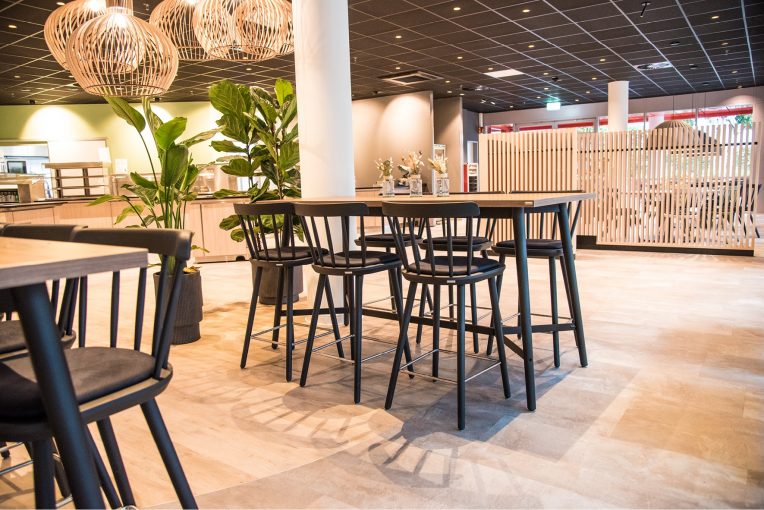 Einrichtung Möblierung Mitarbeiterrestaurant KIK Schniedersitzt Möbel für gute Gäste, Objekteinrichtung, Kantine, Inneneinrichtung