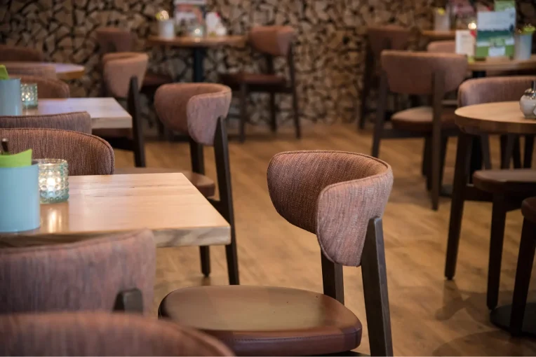 Gastronomie Einrichtung R Café Gronau Stuhl Gronau Schniedersitzt2