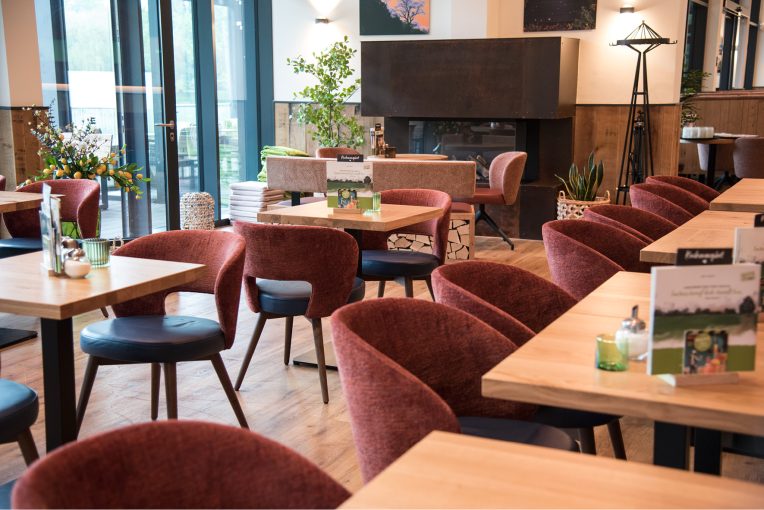 Gastronomie R-Café Bocholt Schniedersitzt Möbel für gute Gäste_5