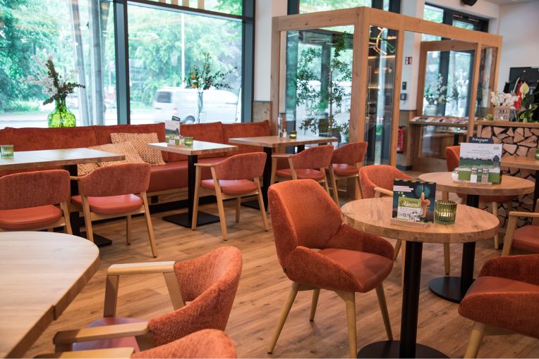 Gastronomie R-Café Bocholt Schniedersitzt Möbel für gute Gäste_6