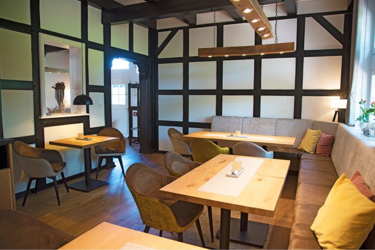 Hotel Landhaus Bruckmann Saerbeck Restaurant Einrichtung Schniedersitzt Möbel für gute Gäste