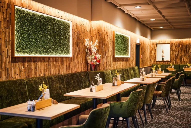 Foto von der Einrichtung Restaurant EssZeit im Sauerlandstern Willingen, Schniedersitzt Möbel für gute Gäste