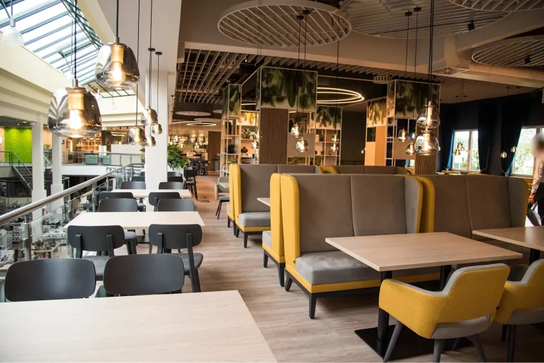 Kundenrestaurant Einrichtung Möbelhaus Turflon Werl Schniedersitzt Möbel für gute Gäste, Sessel, Barhocker Polsterbänke, Säulentische, Stehtische, Maßanfertigungen Polsterbänke, Möblierung