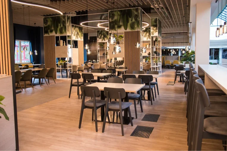 Kundenrestaurant Einrichtung Möbelhaus Turflon Werl Schniedersitzt Möbel für gute Gäste, Sessel, Barhocker Polsterbänke, Säulentische, Stehtische, Maßanfertigungen Polsterbänke, Möblierung