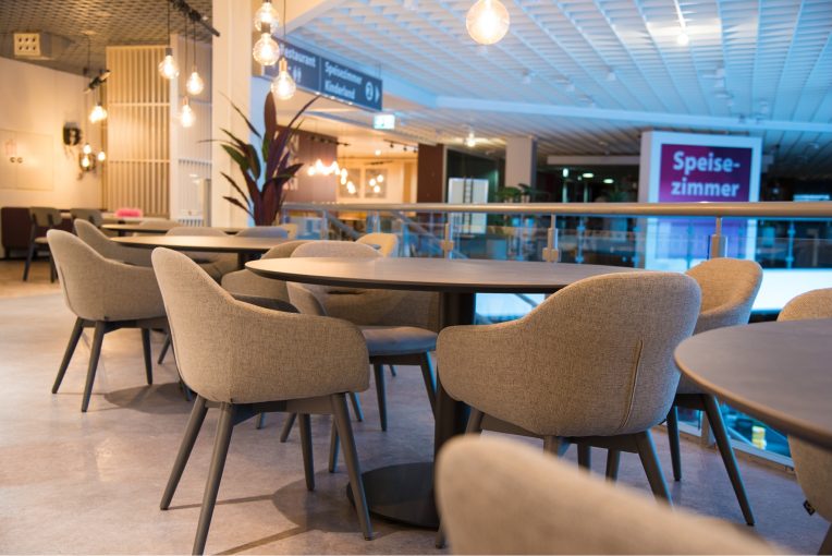 Kundenrestaurant Einrichtung Möbelhaus Turflon Werl Schniedersitzt Möbel für gute Gäste, Stühle, Säulentische, Sessel