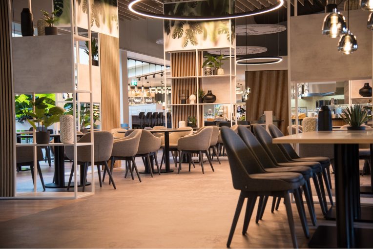 Kundenrestaurant Einrichtung Möbelhaus Turflon Werl Schniedersitzt Möbel für gute Gäste, Stühle, Säulentische, Sessel