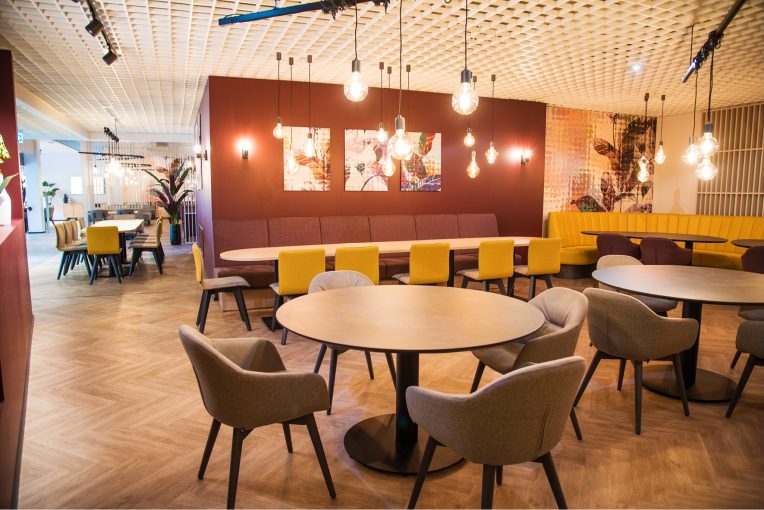 Kundenrestaurant Einrichtung Möbelhaus Turflon Werl Schniedersitzt Möbel für gute Gäste, Stühle, Polsterbänke, Säulentische