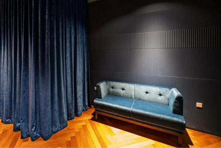 Metronom Theater Foyer Lounge Bar Oberhausen Schniedersitzt11