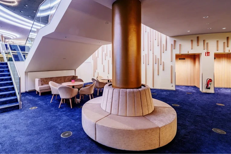 Metronom Theater Foyer Lounge Bar Oberhausen Schniedersitzt7