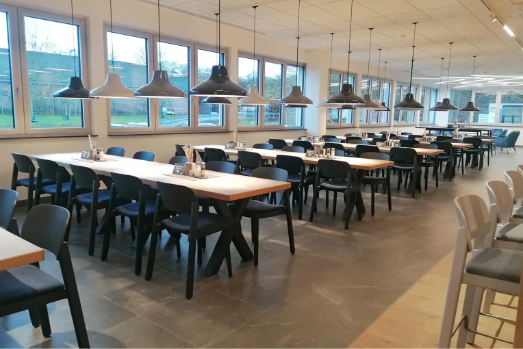 Mitarbeiterrestaurant Bode die Tür Schniedersitzt Möbel__2