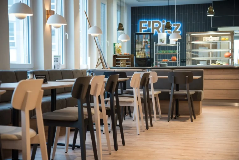 Mitarbeiterrestaurant HOMANN Feinkost Bad Essen Schniedersitzt Möbel für gute Gäste; Objekteinrichtung