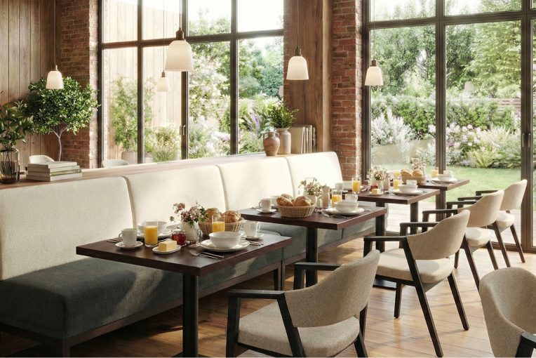 Planung Möblierung Frühstücksraum Hotel Sessel Constantin Schniedersitzt_