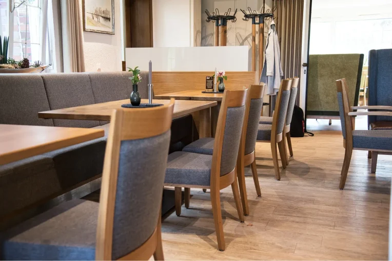 Restaurant Einirchtung Gasthof zur Brücke Wintering Capelle Schniedersitzt Möbel für gute Gäste