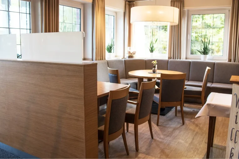 Restaurant Einirchtung Gasthof zur Brücke Wintering Capelle Schniedersitzt Möbel für gute Gäste
