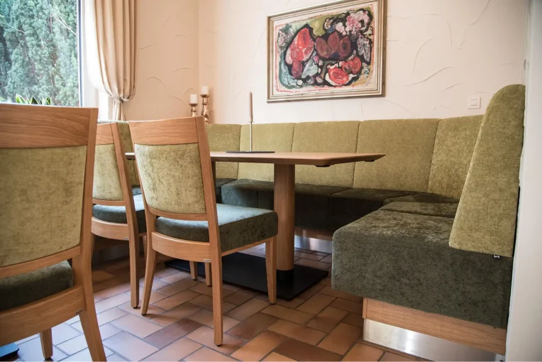 Restaurant Einirchtung Gasthof zur Brücke Wintering Capelle Schniedersitzt Möbel für gute Gäste