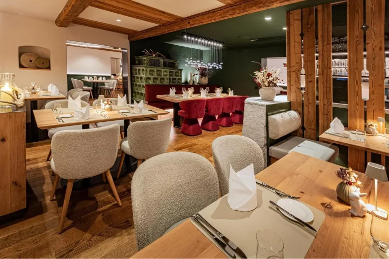 Restaurant-Einrichtung Feilmeiers Landleben, Restaurantstuhl Bel Schniedersitzt Möbel für gute Gäste