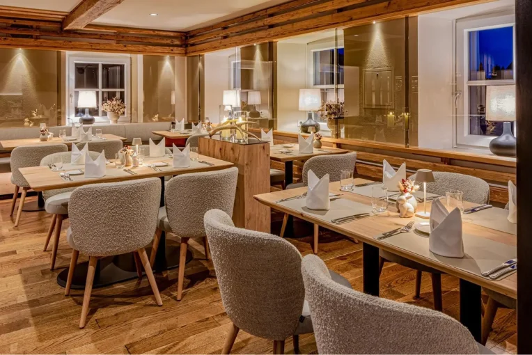 Restaurant-Einrichtung Feilmeiers Landleben, Restaurantstuhl Bel Schniedersitzt Möbel für gute Gäste