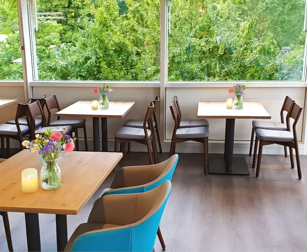 Stapelstuhl Juri Kundenrestaurant Schniedersitzt Möbel für gute Gäste 1