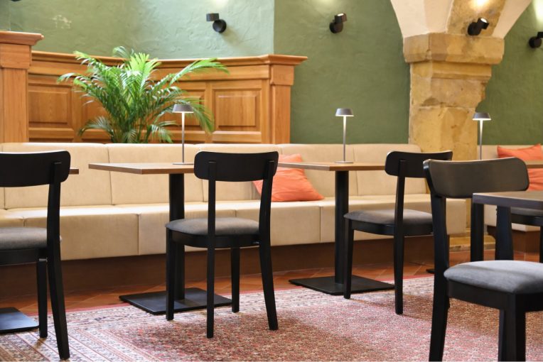 Stuhl Frankfurter Februar Aktion Schniedersitzt Restaurant Einrichtung_9