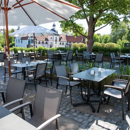 Foto Außengastronomie, Terrassenmöbel, Tische und Stapelstühle, Restaurant Rodenberg1770